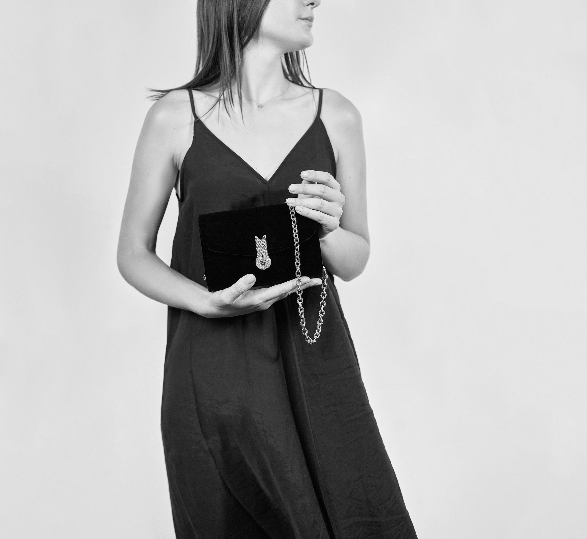 QUEEN MID SATIN BLACK MTO - Delivery 40 working days